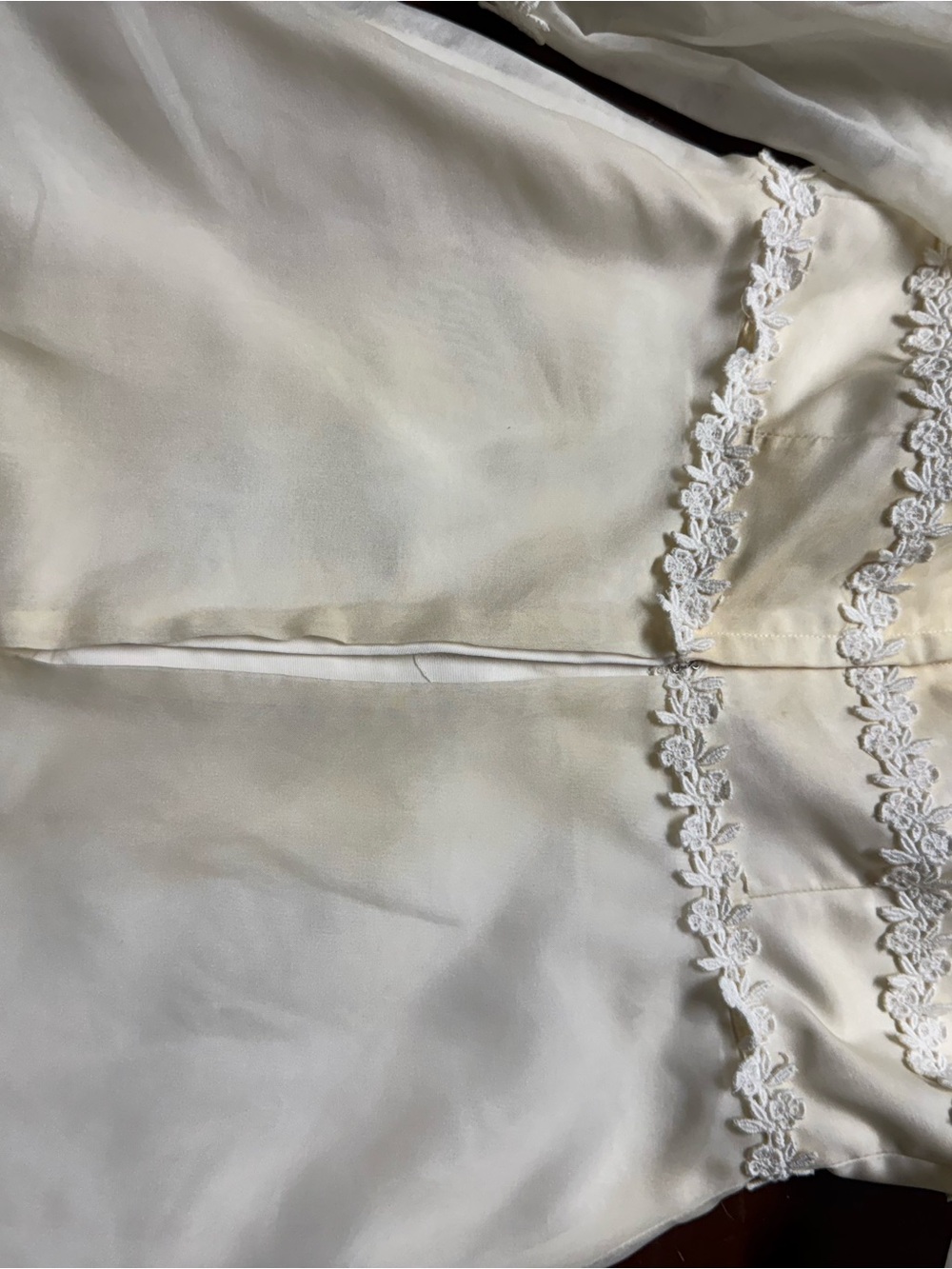 Vintage 1970 Hutzler Bros Bridal Ivory Lace Wedding Dress - Picture 10 of 11